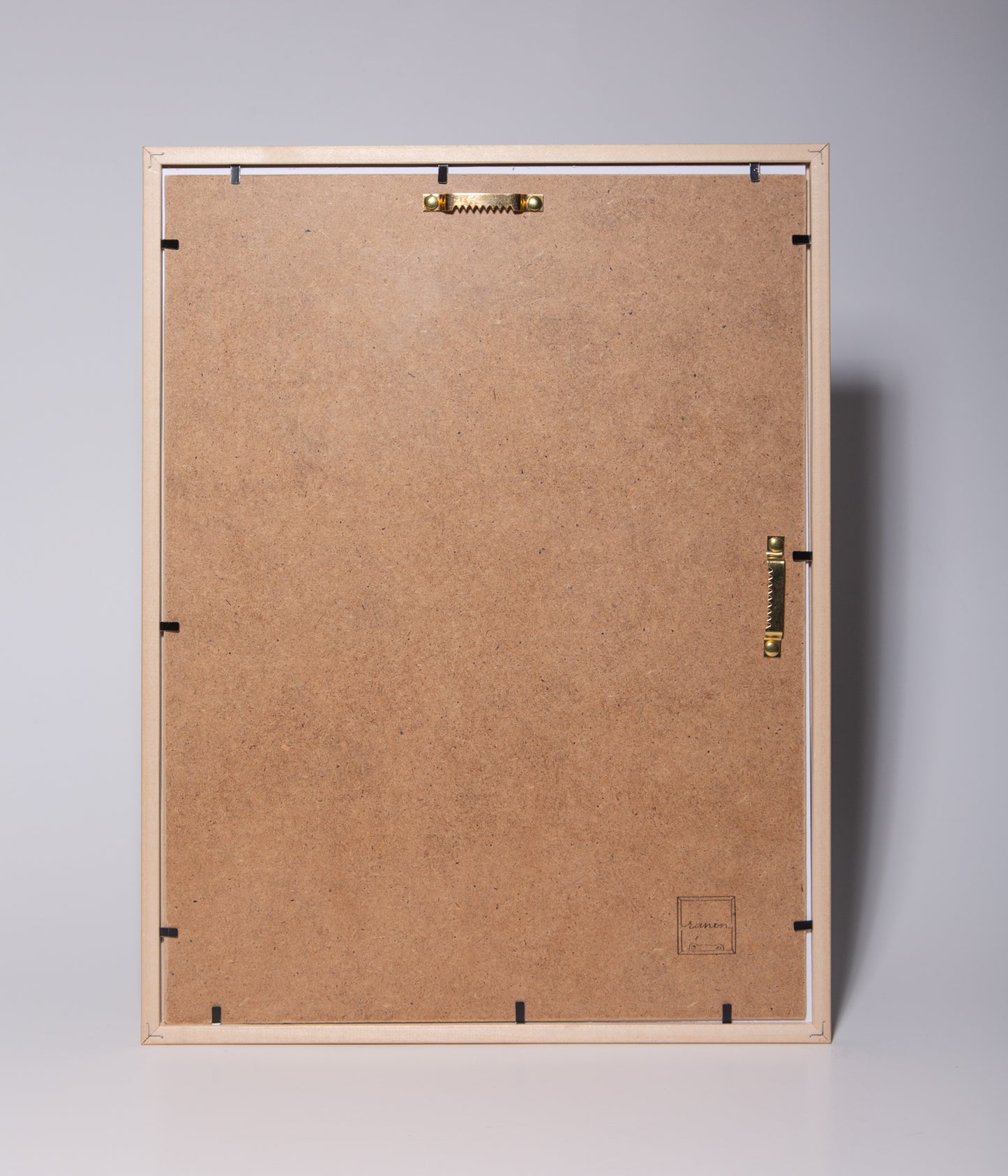 cornice da muro beige 30x40 passepartout nero 20x30