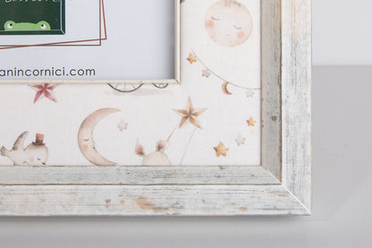 Cornice in legno bianco shabby 13x18 con passepartout in tessuto - Ranin Cornici