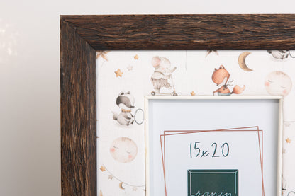 Cornice in legno marrone 15x20 con passepartout in tessuto - Ranin Cornici