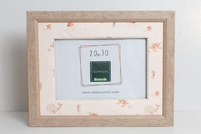 Cornice in legno 20x30 con passepartout in tessuto impermeabile - Ranin Cornici