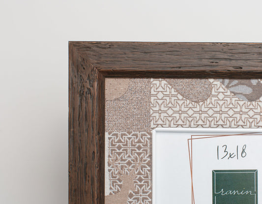 Dettaglio dell'angolo della cornice rustica con tessuto jacquard